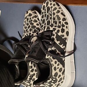 BNWT! Adidas swift run cheetah print tennis shoes